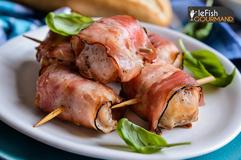 Mini Brochettes de Lotte lardée au basilic lefisgourmand